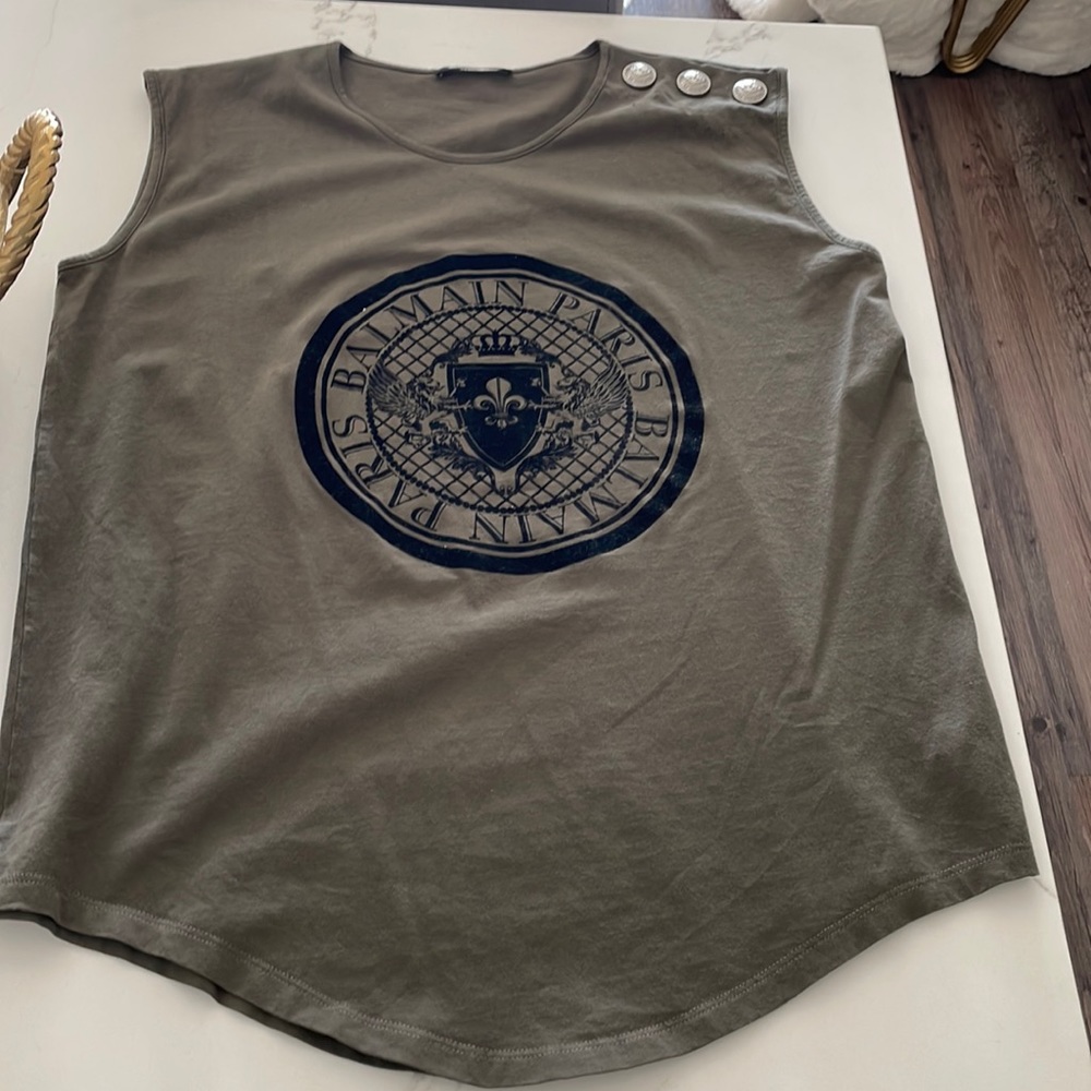 Iconic Balmain t-shirt. Size 40. 100% authentic. Moderate condition.